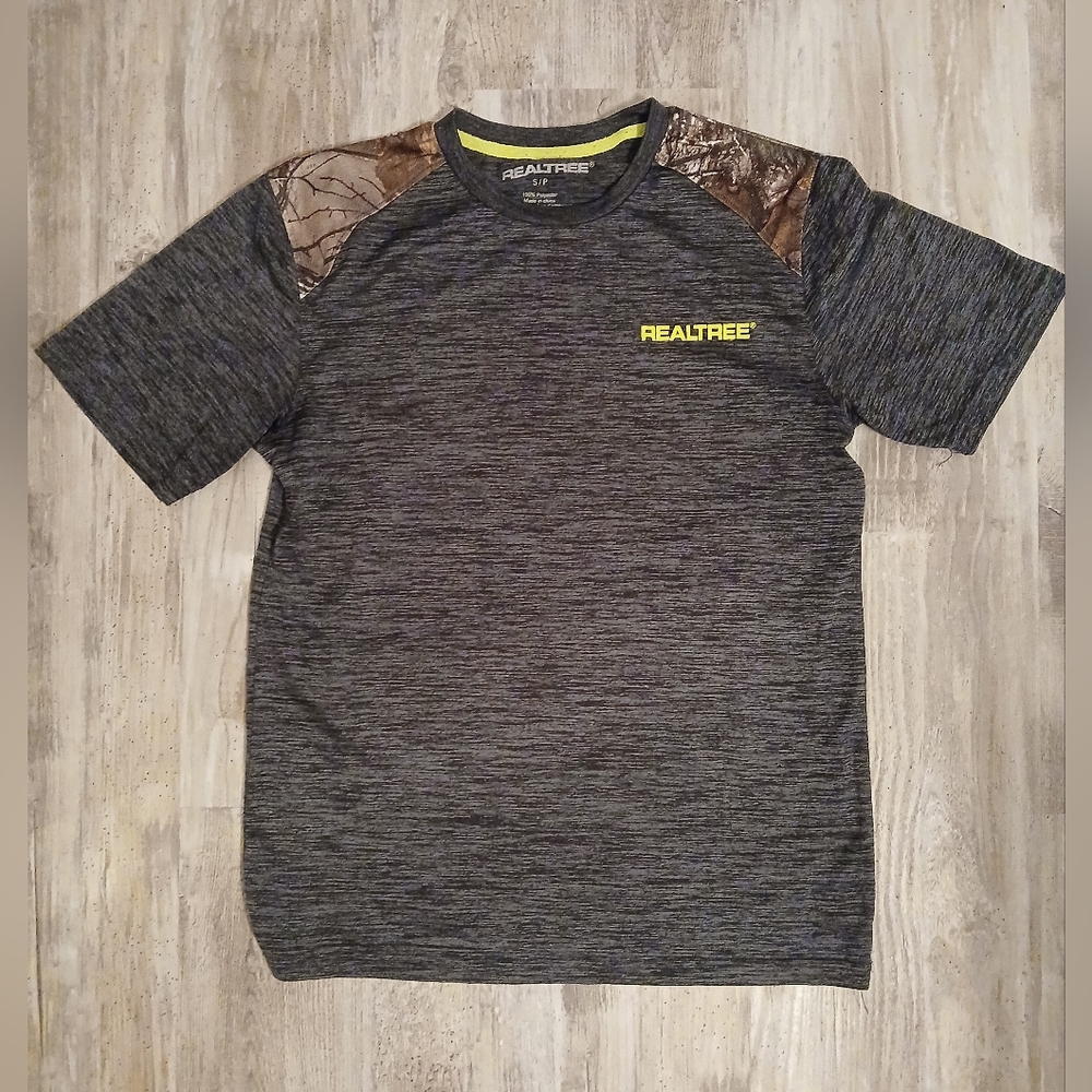 Realtree Mens small T-Shirt Grey Camo shoulder accents